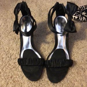 Ankle bow heels